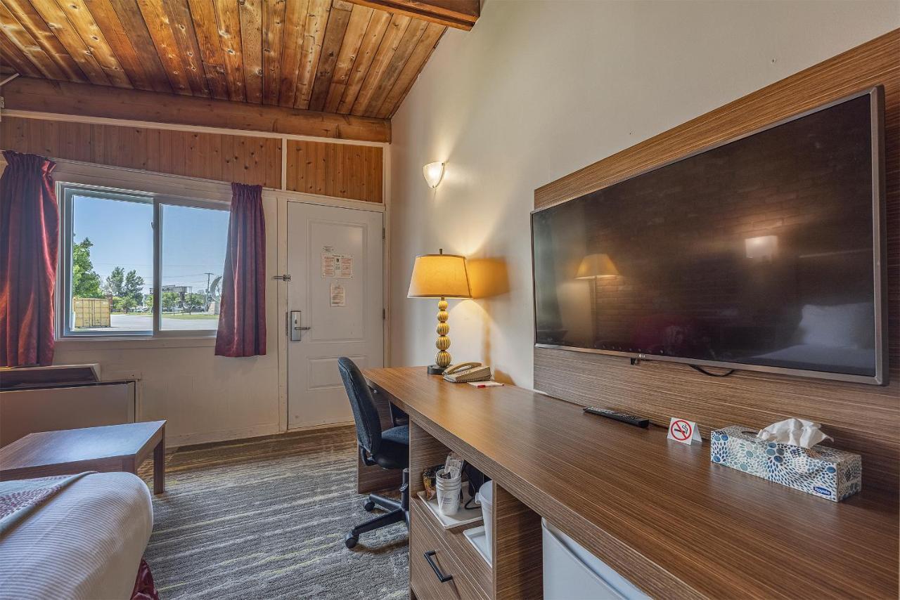 Hotel Ramada By Wyndham 1000 Islands Gananoque Exterior foto