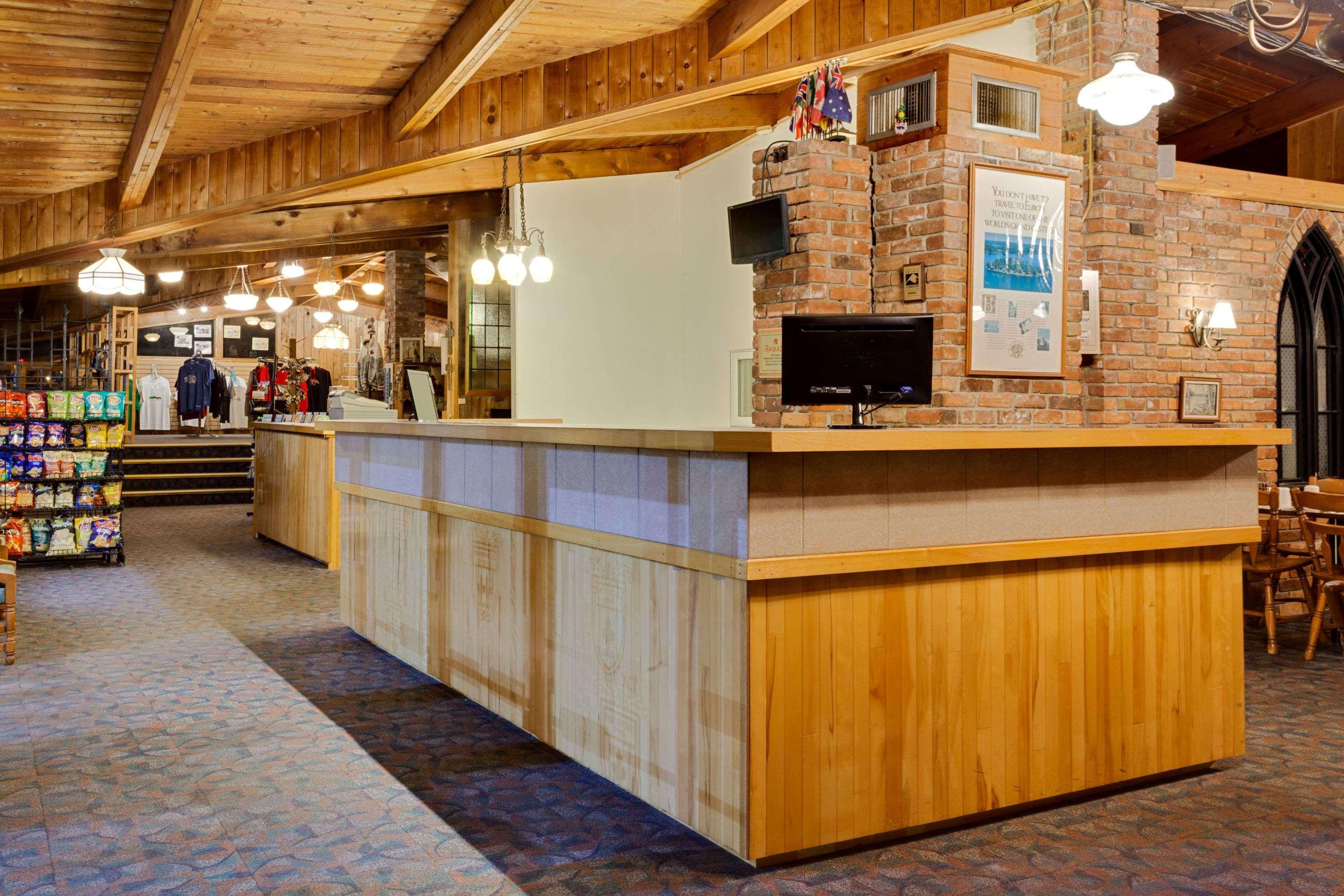 Hotel Ramada By Wyndham 1000 Islands Gananoque Exterior foto