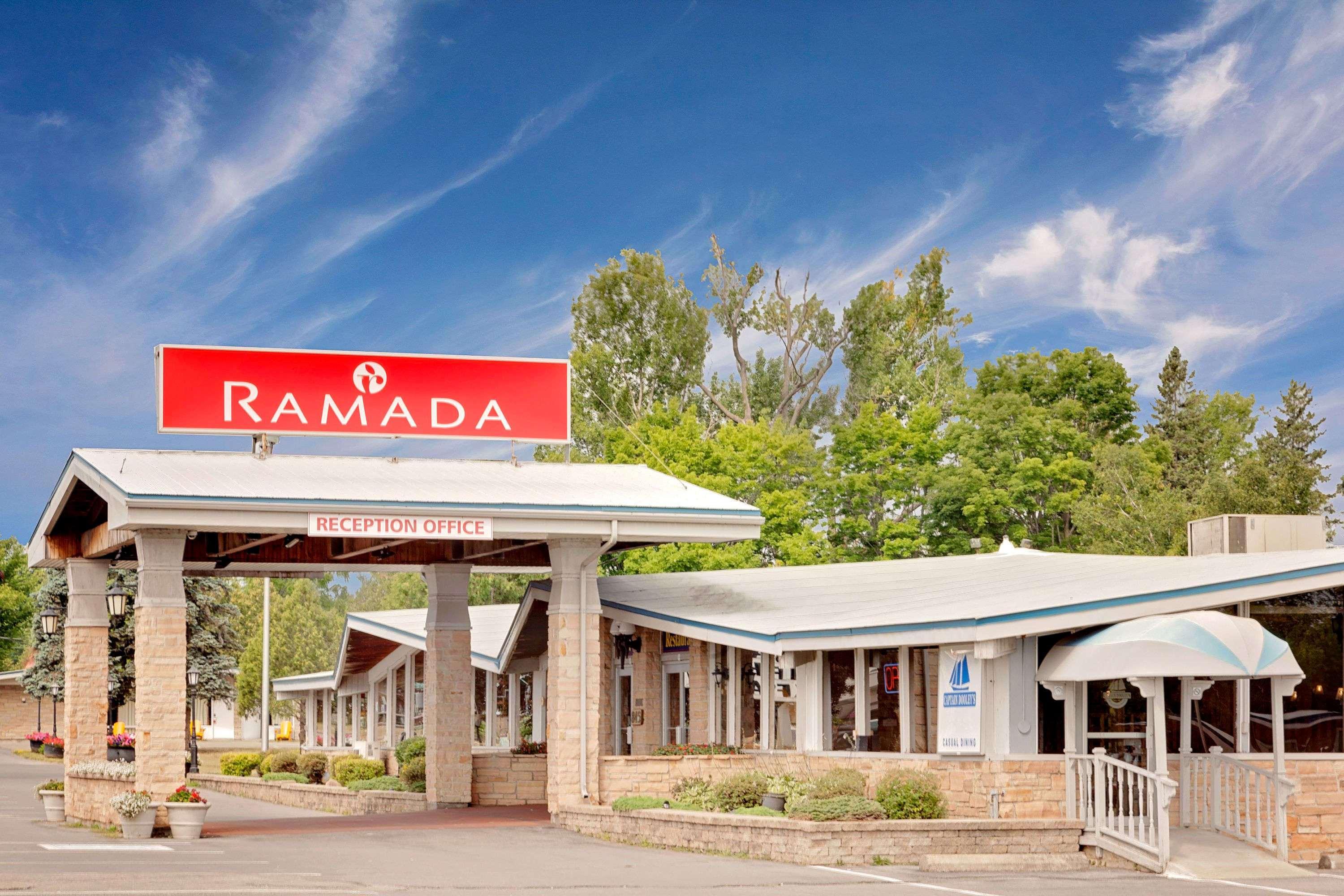 Hotel Ramada By Wyndham 1000 Islands Gananoque Exterior foto