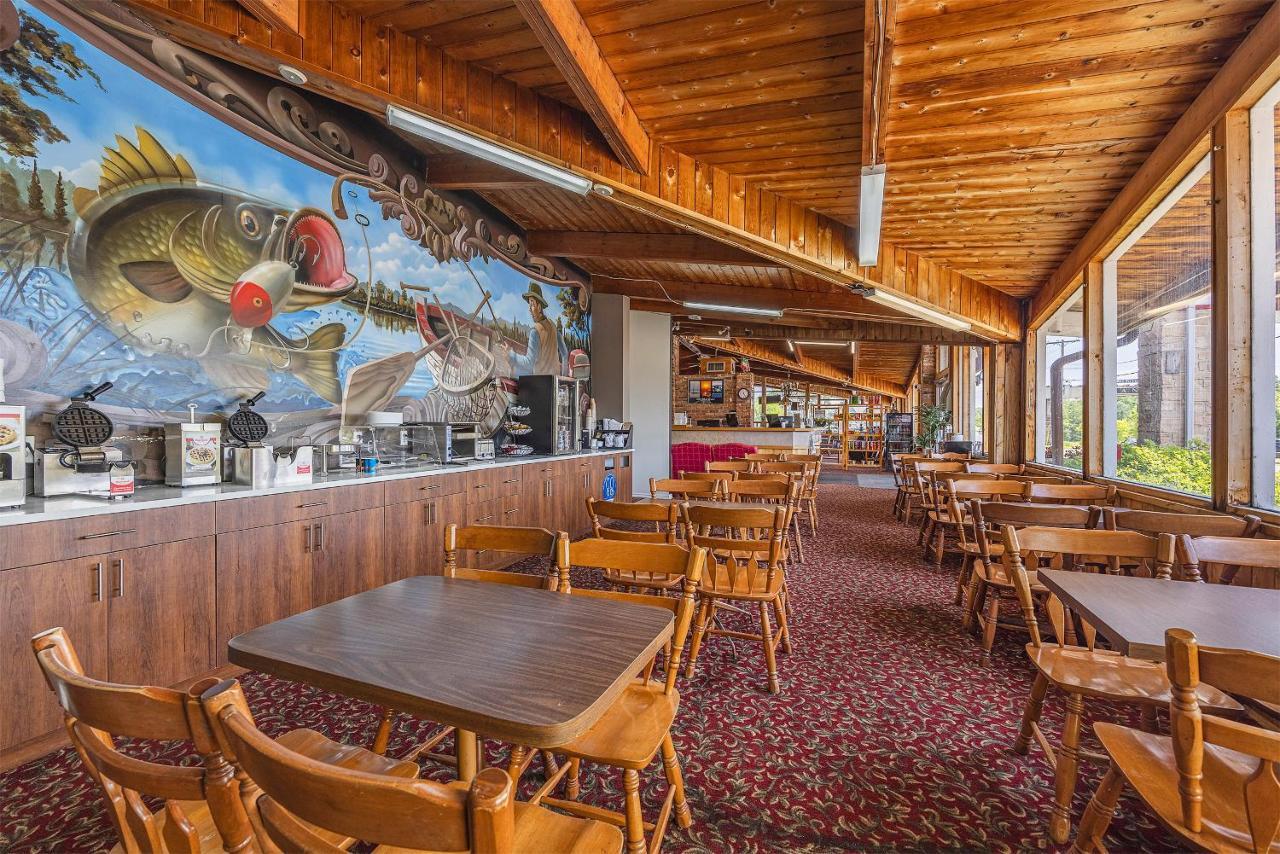 Hotel Ramada By Wyndham 1000 Islands Gananoque Exterior foto