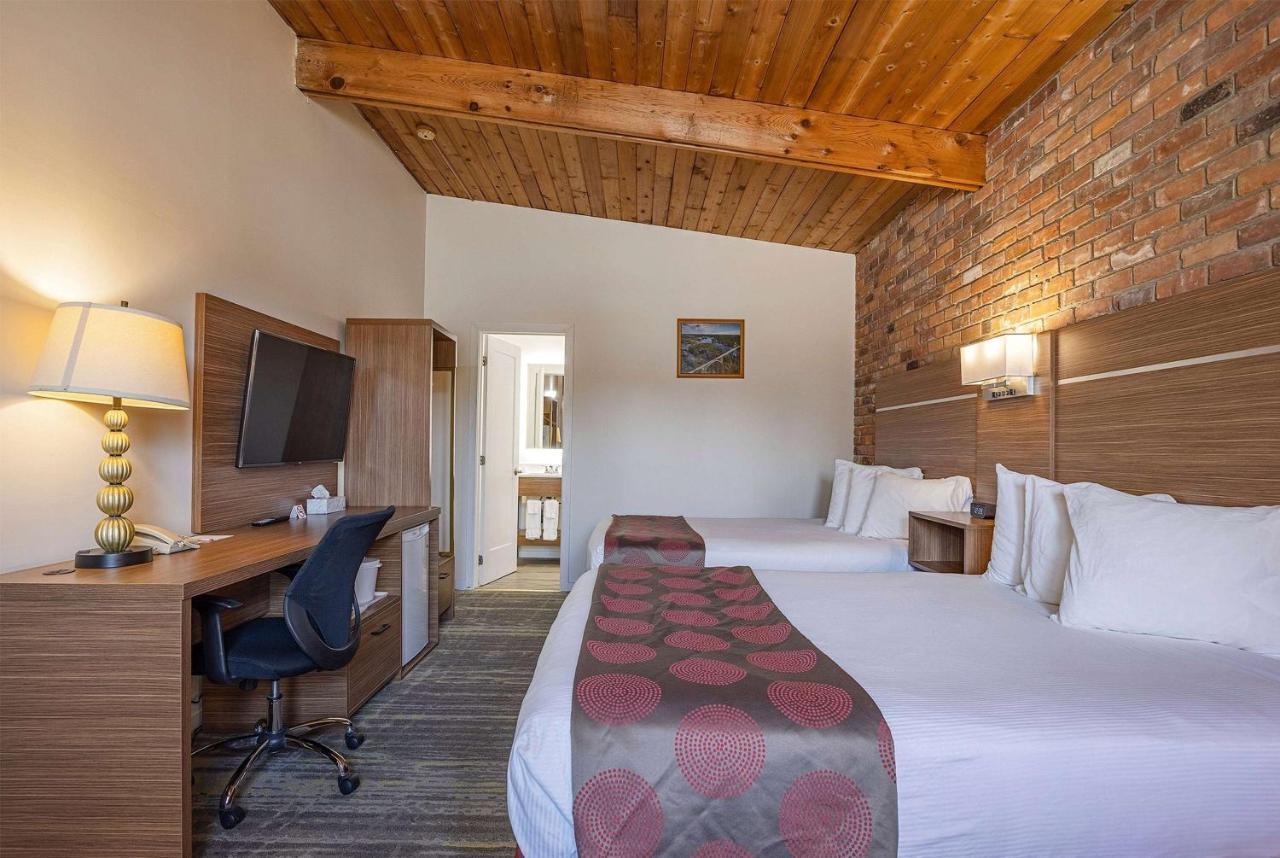 Hotel Ramada By Wyndham 1000 Islands Gananoque Exterior foto