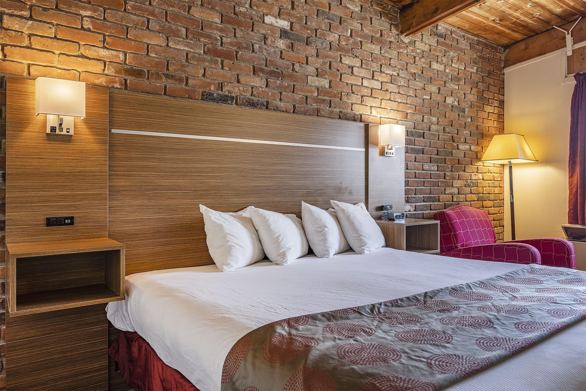 Hotel Ramada By Wyndham 1000 Islands Gananoque Exterior foto