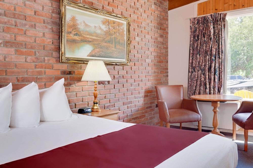 Hotel Ramada By Wyndham 1000 Islands Gananoque Exterior foto