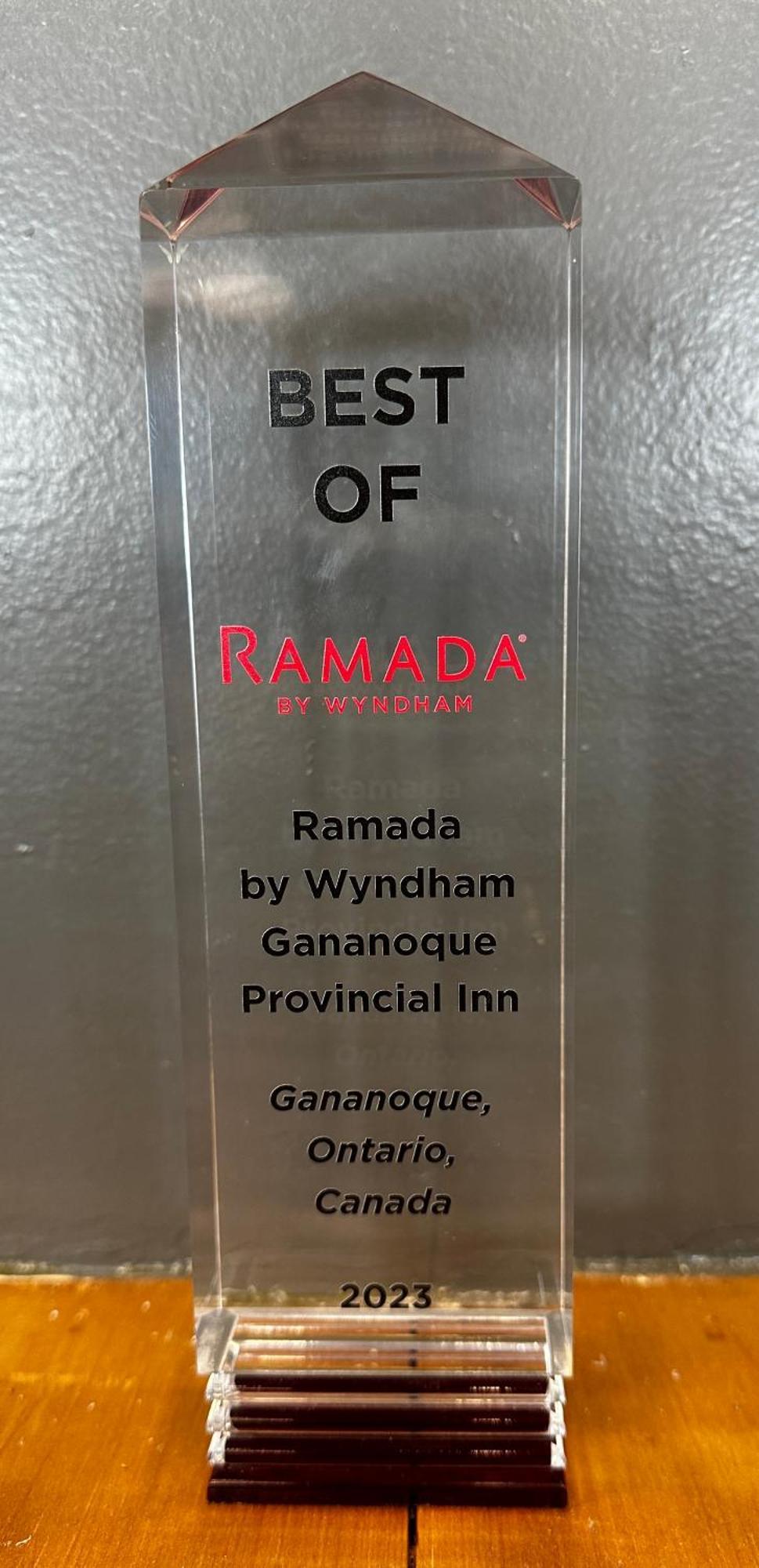 Hotel Ramada By Wyndham 1000 Islands Gananoque Exterior foto